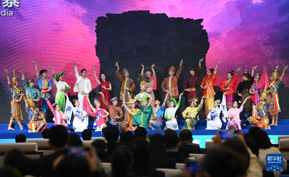 “世界市长对话·南宁”活动在广西南宁开幕