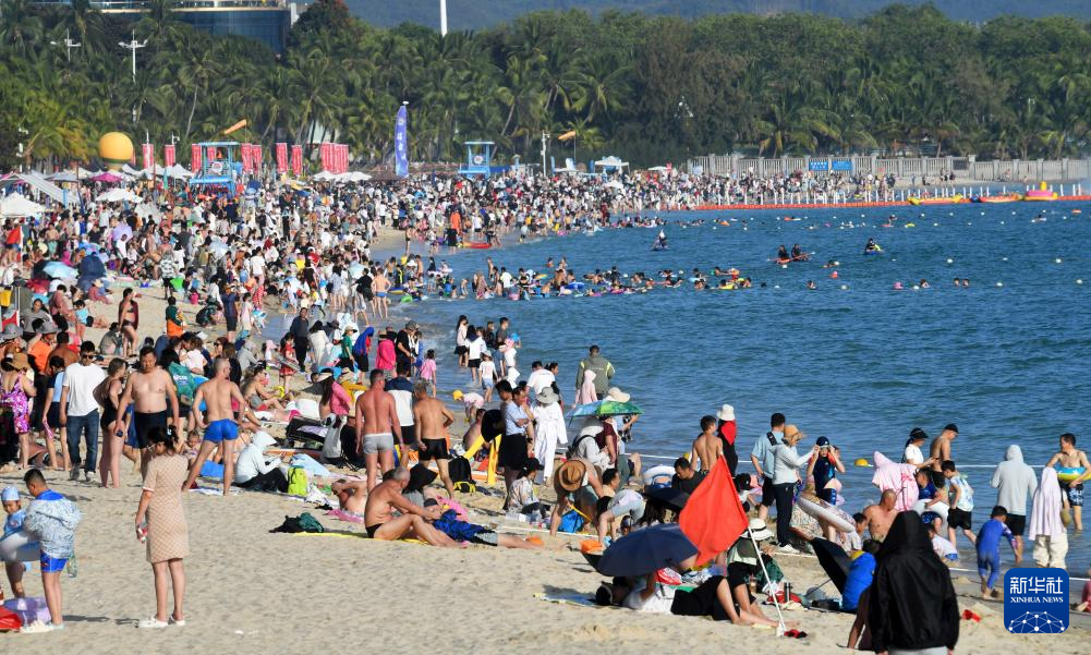 三亚：服务提升旅游旺 椰风海韵醉游人