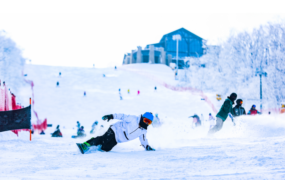 “热血”引燃“热雪” ——吉林省冰雪体育赛事带动冰雪产业走笔