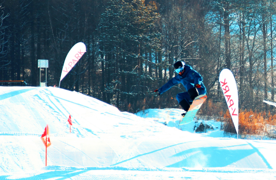 “热血”引燃“热雪” ——吉林省冰雪体育赛事带动冰雪产业走笔