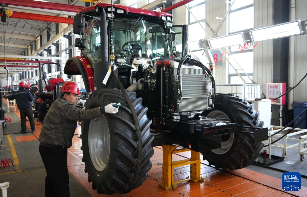 山东潍坊:农机企业忙生产备春耕