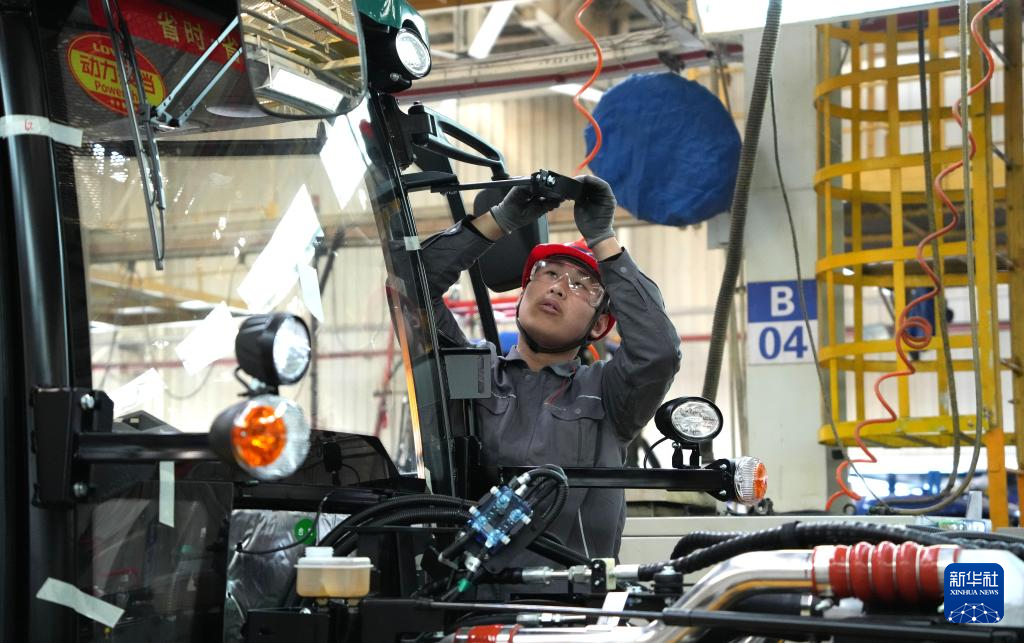 山东潍坊:农机企业忙生产备春耕