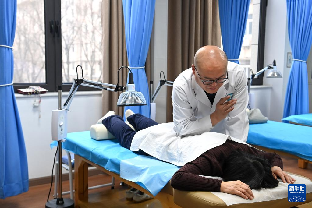 西安：基层中医药服务守护百姓健康
