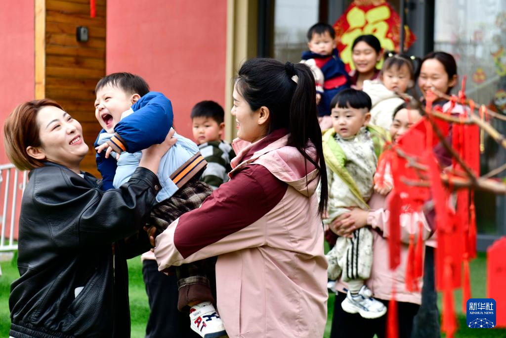 山东郓城：让老有所养幼有所育