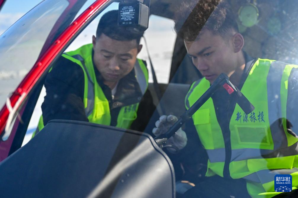 图片故事丨从草原到蓝天 哈萨克族小伙逐梦云端