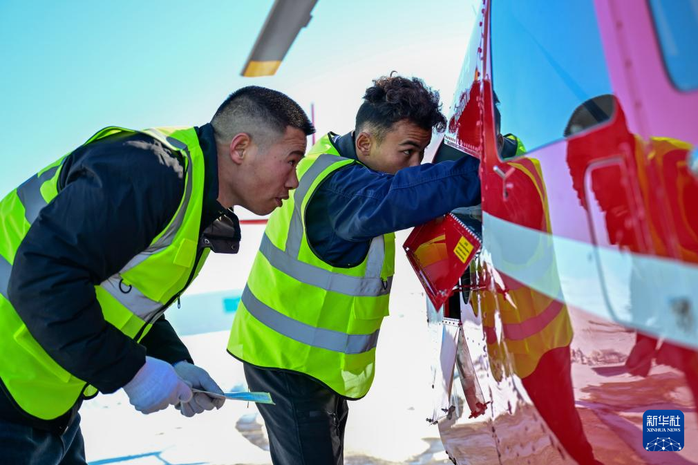 图片故事丨从草原到蓝天 哈萨克族小伙逐梦云端