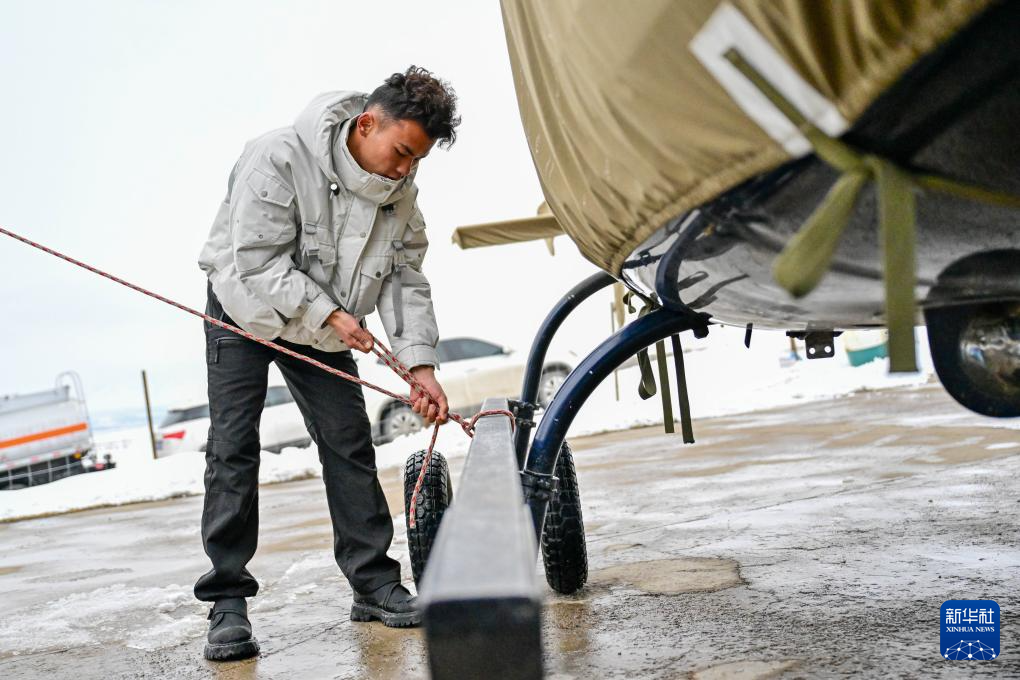 图片故事丨从草原到蓝天 哈萨克族小伙逐梦云端