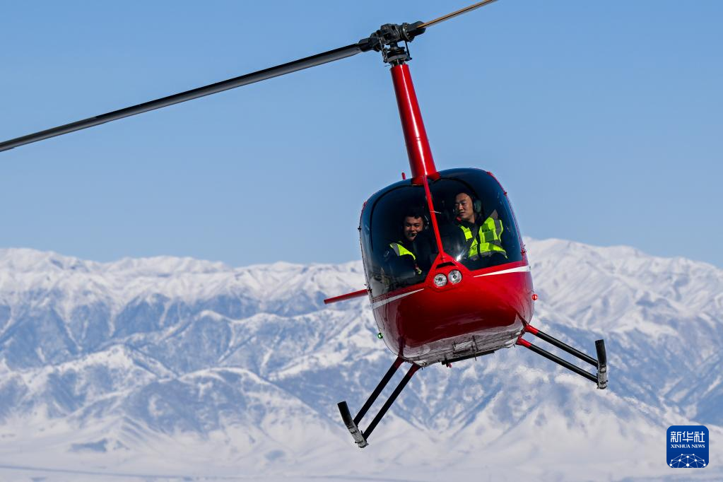 图片故事丨从草原到蓝天 哈萨克族小伙逐梦云端
