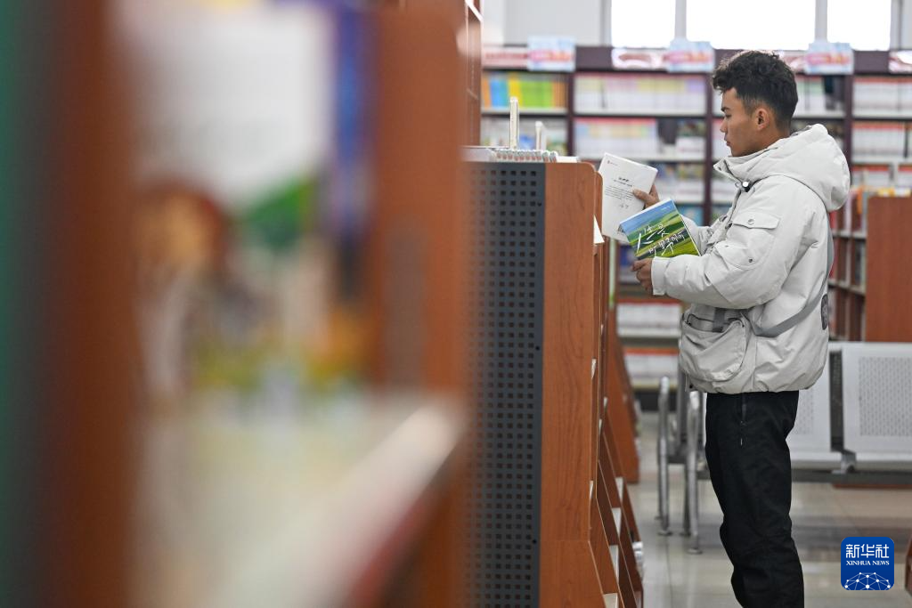 图片故事丨从草原到蓝天 哈萨克族小伙逐梦云端