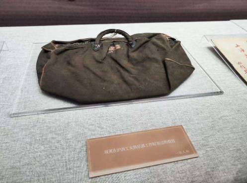 “热的血——纪念五卅运动100周年文物史料专题展”开幕