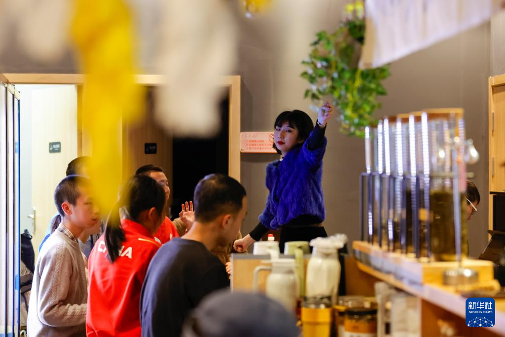 “来自星星的孩子”在小小乐团绽放光芒