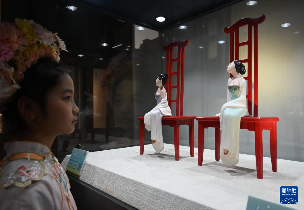 “素白凝光——德化白瓷艺术传承展”在福州开幕