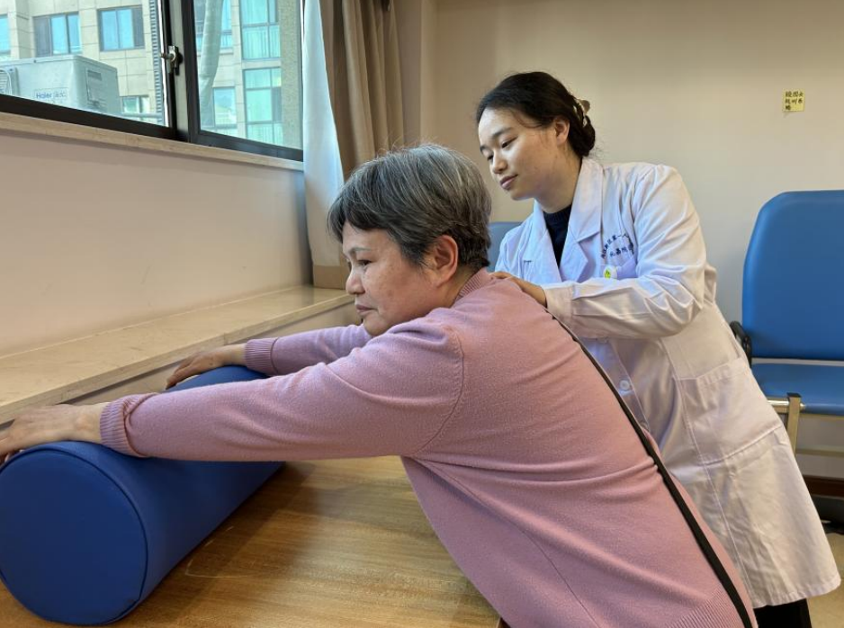 “5+”相伴银龄路康养守护夕阳红——两江新区人民医院医养中心打造全龄友好康复新样板 “5+”相伴银龄路康养守护夕阳红——两江新区人民医院医养中心打造全龄友好康复新样板