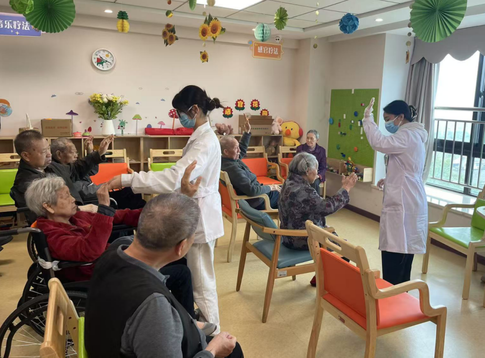 “5+”相伴银龄路康养守护夕阳红——两江新区人民医院医养中心打造全龄友好康复新样板 “5+”相伴银龄路康养守护夕阳红——两江新区人民医院医养中心打造全龄友好康复新样板