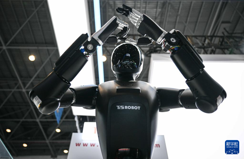 第五届消博会丨多种机器人集结消博会