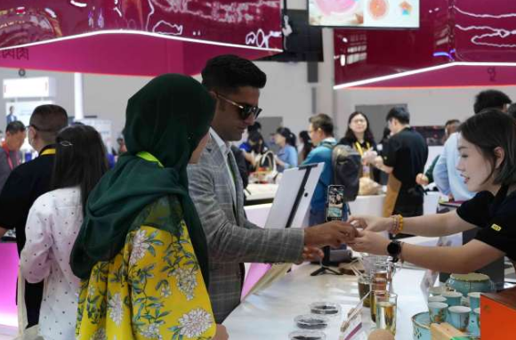 打造全球美味“直通车”！深农投“福市集”亮相海南消博会