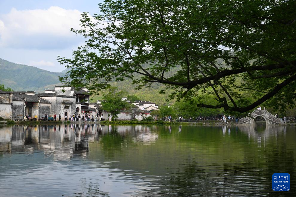 安徽黟县：宏村美景引客来