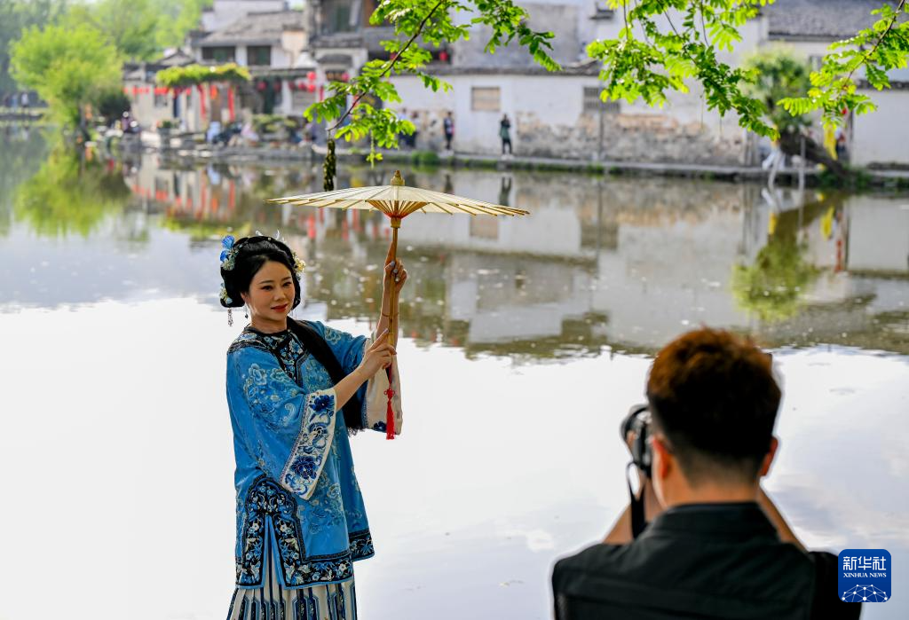 安徽黟县：宏村美景引客来