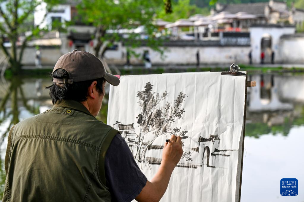 安徽黟县：宏村美景引客来