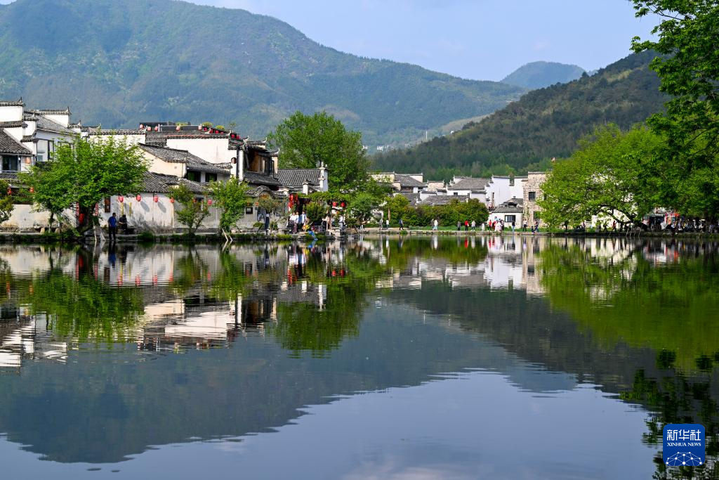 安徽黟县：宏村美景引客来