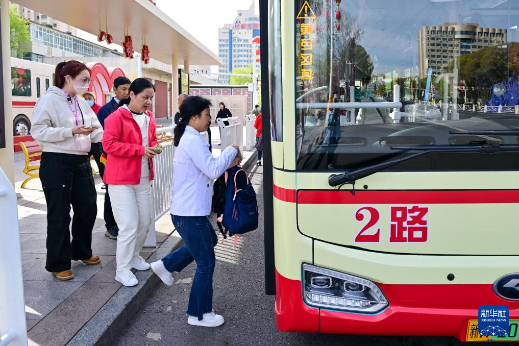 乌鲁木齐：“停靠在八楼的2路汽车”重启 串联城市记忆与文旅新篇