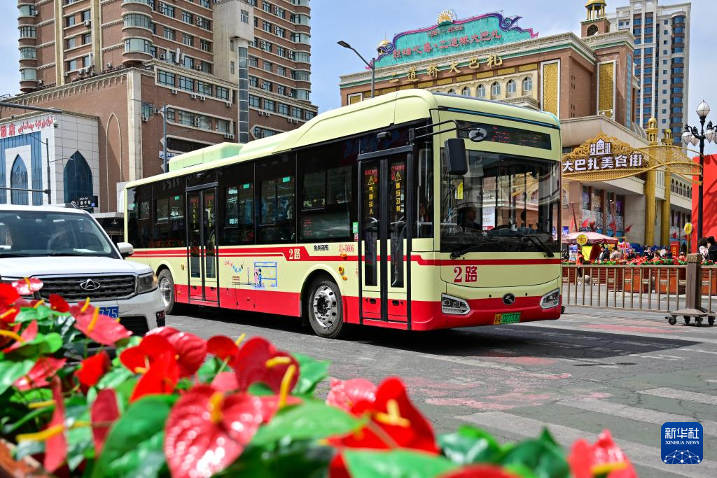 乌鲁木齐：“停靠在八楼的2路汽车”重启 串联城市记忆与文旅新篇