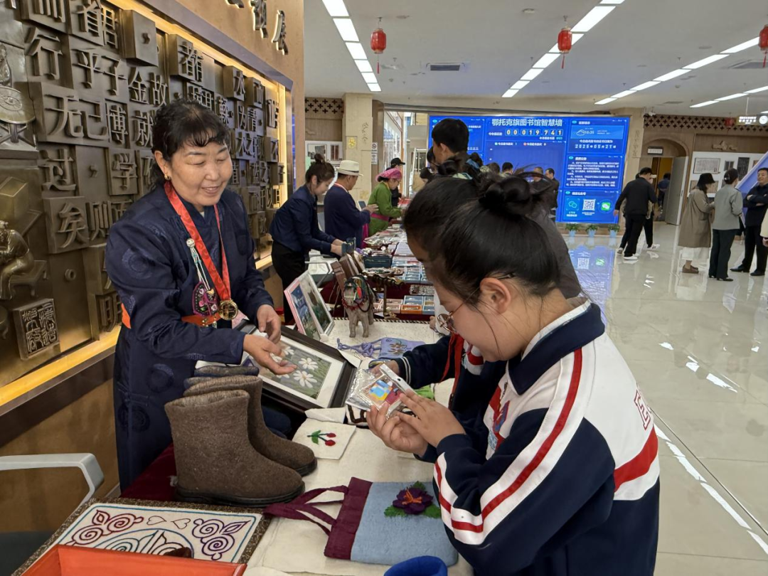书香与匠心共舞！非遗技艺展点亮世界读书日