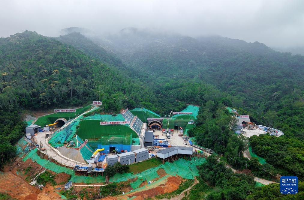 深圳外环田头山隧道群推进智能化建造