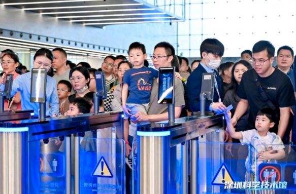 “大飞船”正式启航!深圳科学技术馆开馆首日人气火爆 “大飞船”正式启航!深圳科学技术馆开馆首日人气火爆