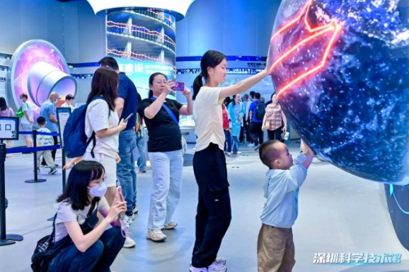 “大飞船”正式启航!深圳科学技术馆开馆首日人气火爆 “大飞船”正式启航!深圳科学技术馆开馆首日人气火爆