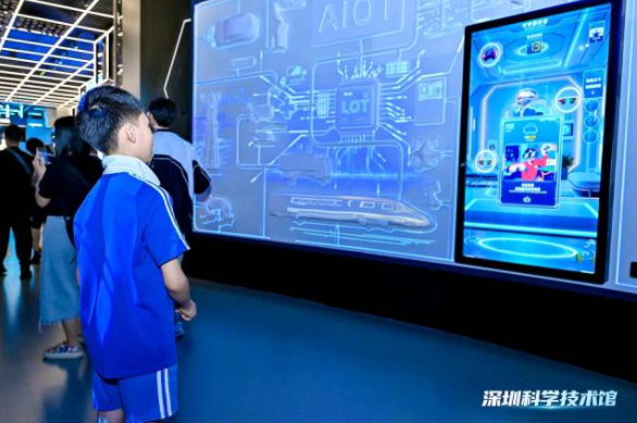 “大飞船”正式启航!深圳科学技术馆开馆首日人气火爆 “大飞船”正式启航!深圳科学技术馆开馆首日人气火爆