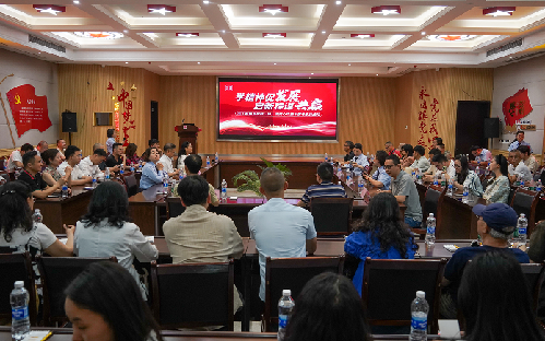 100余家民企代表赴重庆涪陵美心红酒小镇探讨文旅创新融合发展路径