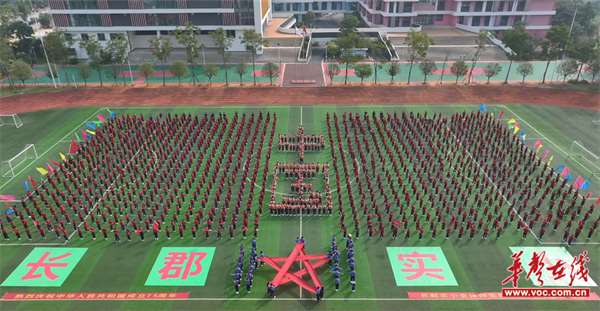 向荣华：从“全能”教师到“孩子王”校长