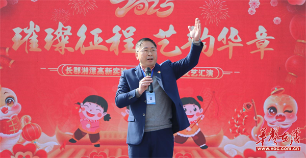 向荣华：从“全能”教师到“孩子王”校长