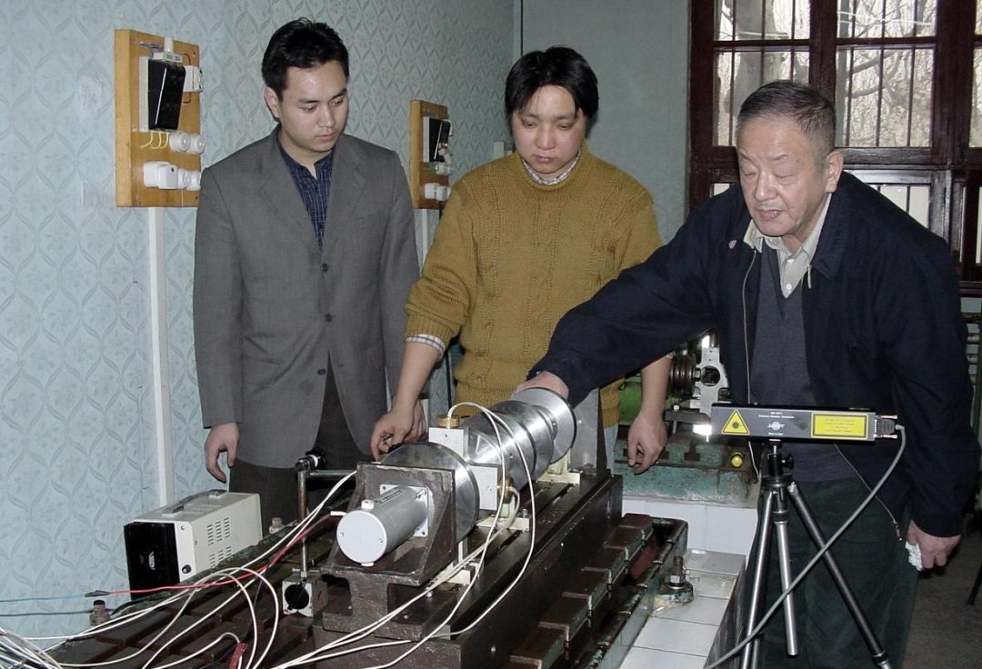 这个“给机械看病医生”的故事,正在传承→