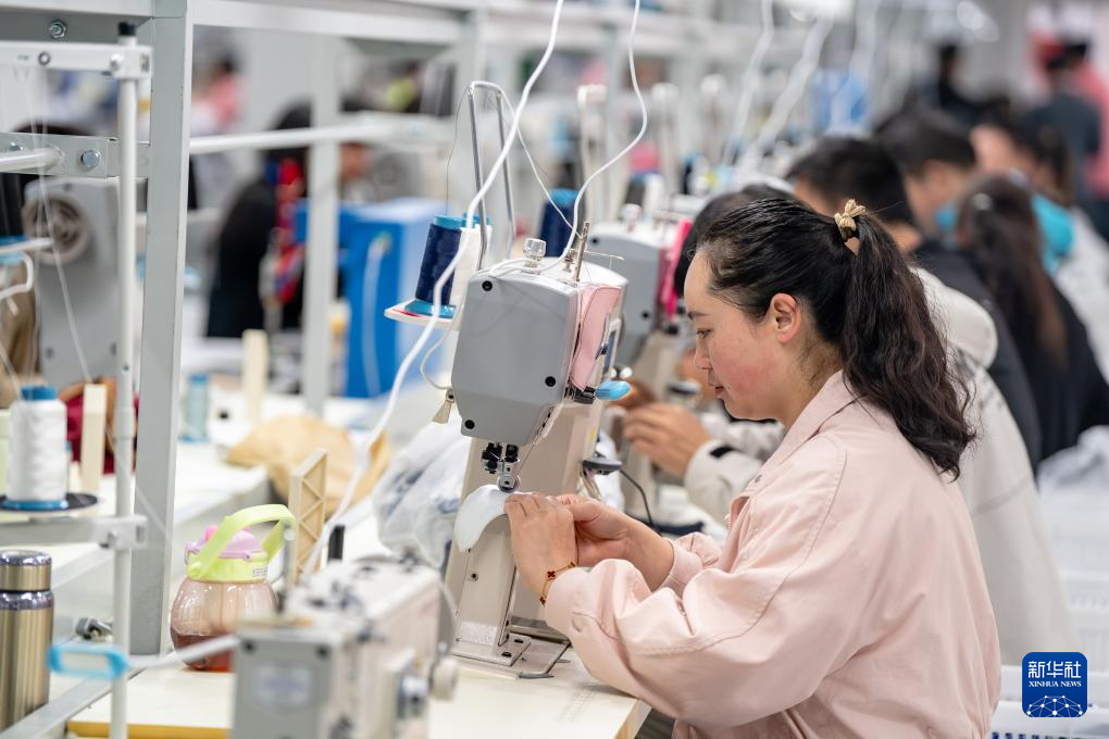 云南镇雄：多措并举促进群众“家门口就业”