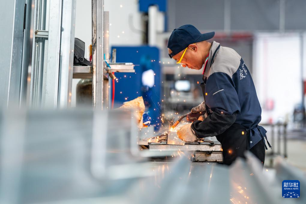 云南镇雄：多措并举促进群众“家门口就业”