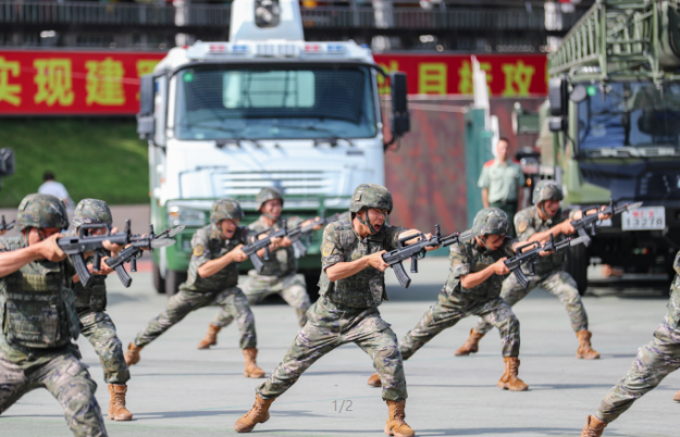 军娃进军营，童心筑国防！这场沉浸式体验超燃！