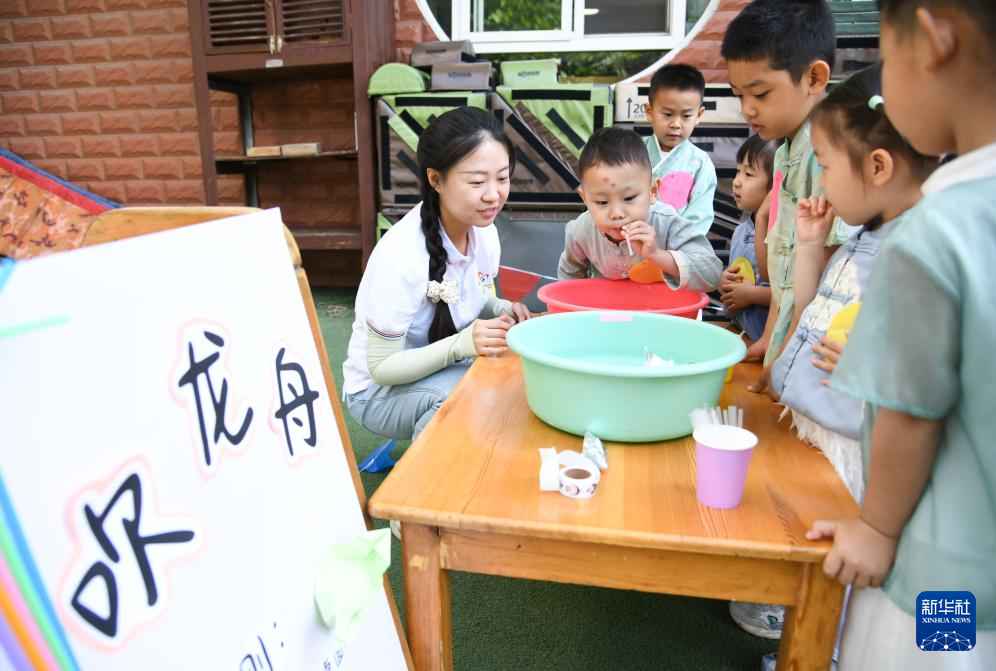 西安：感受传统文化迎“六一”