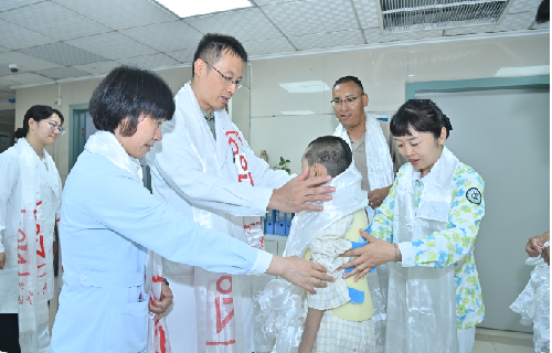 陆军军医大学新桥医院运用新技术成功为藏族脊柱侧弯患者实施矫形手术