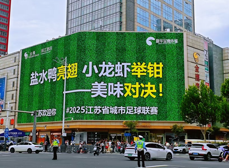 高考第二天,考点外的“静默”是最响亮的助威