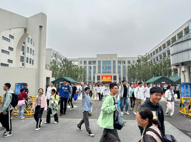 “苏超”无赛“梗”不断,长三角打造跨省同城生活幸福圈