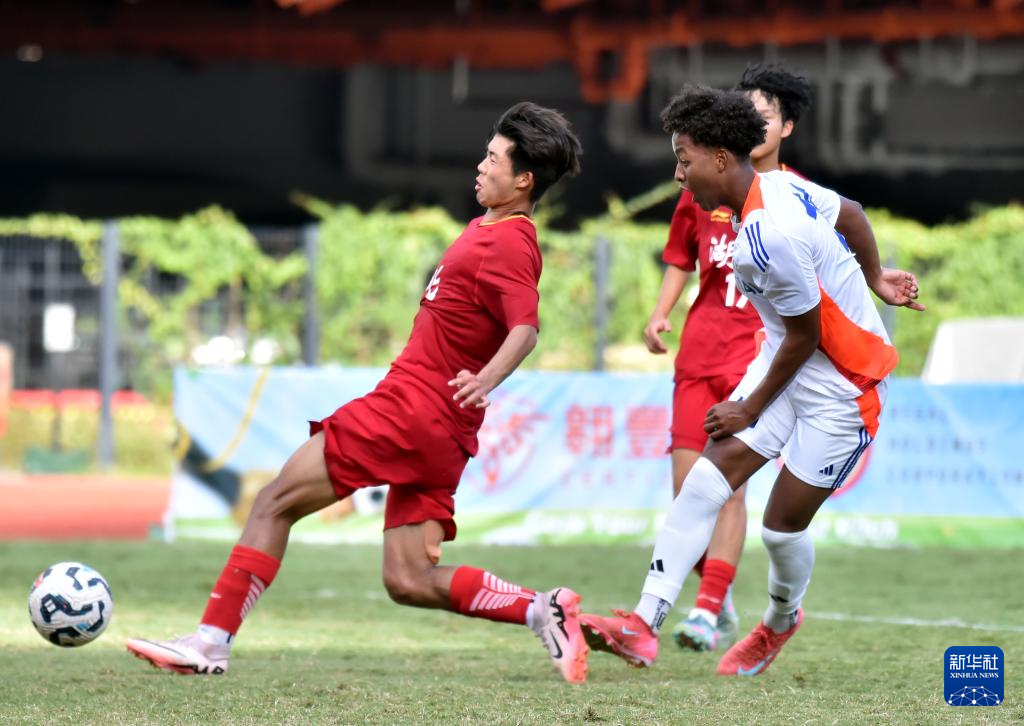 中国湖北U-18队获得香港国际青年足球慈善杯赛第二名