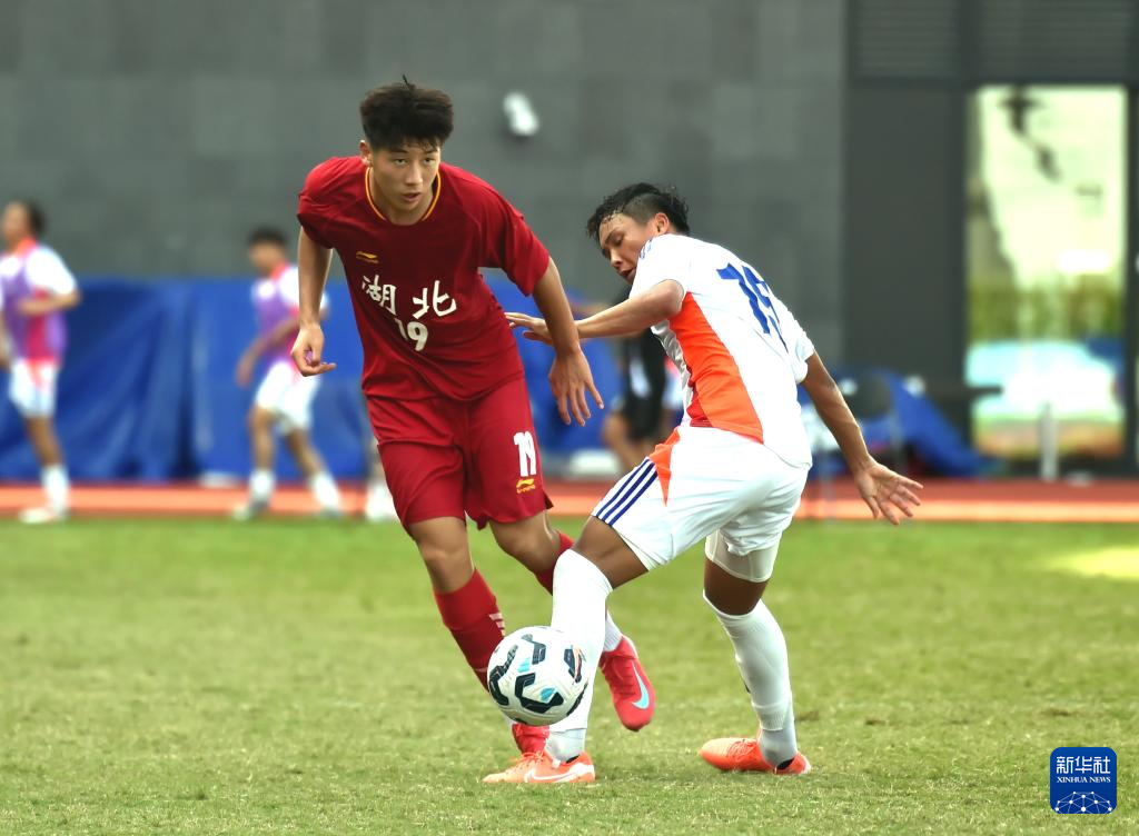 中国湖北U-18队获得香港国际青年足球慈善杯赛第二名