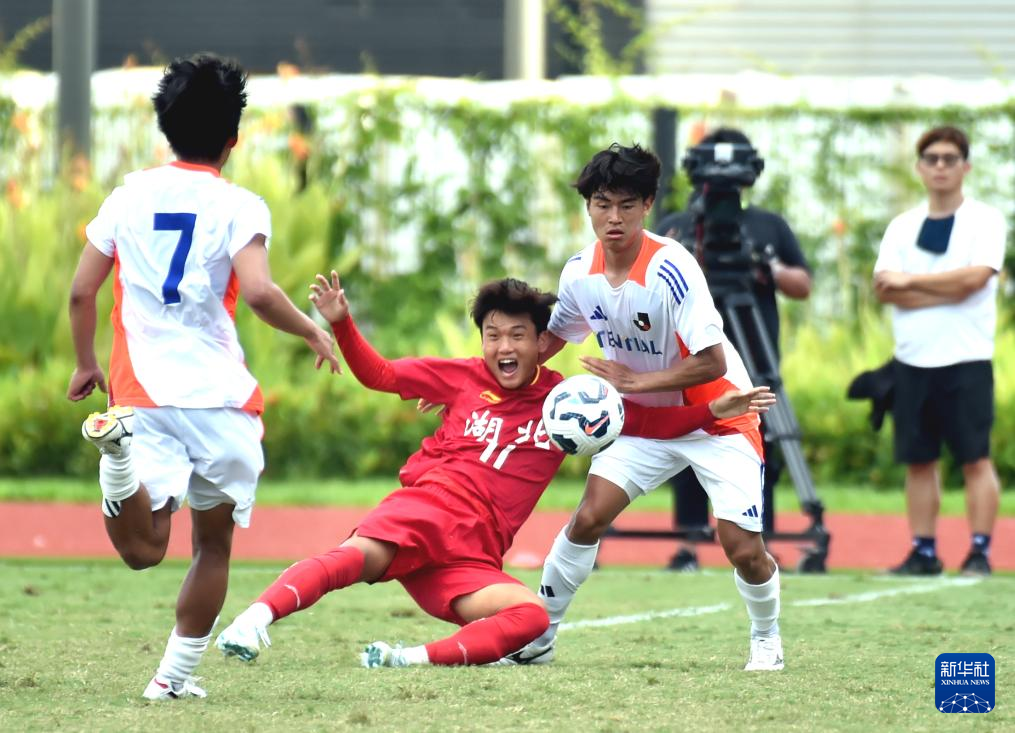 中国湖北U-18队获得香港国际青年足球慈善杯赛第二名