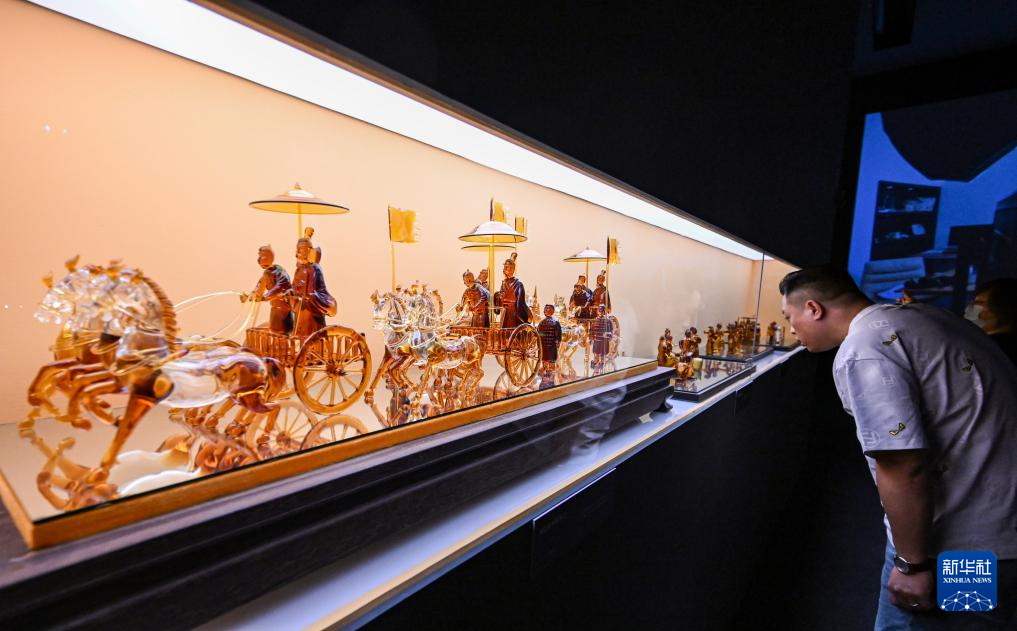 “琉光璃彩——淄博琉璃艺术展”在国博开展