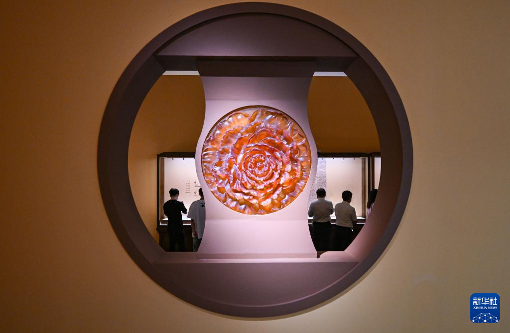 “琉光璃彩——淄博琉璃艺术展”在国博开展