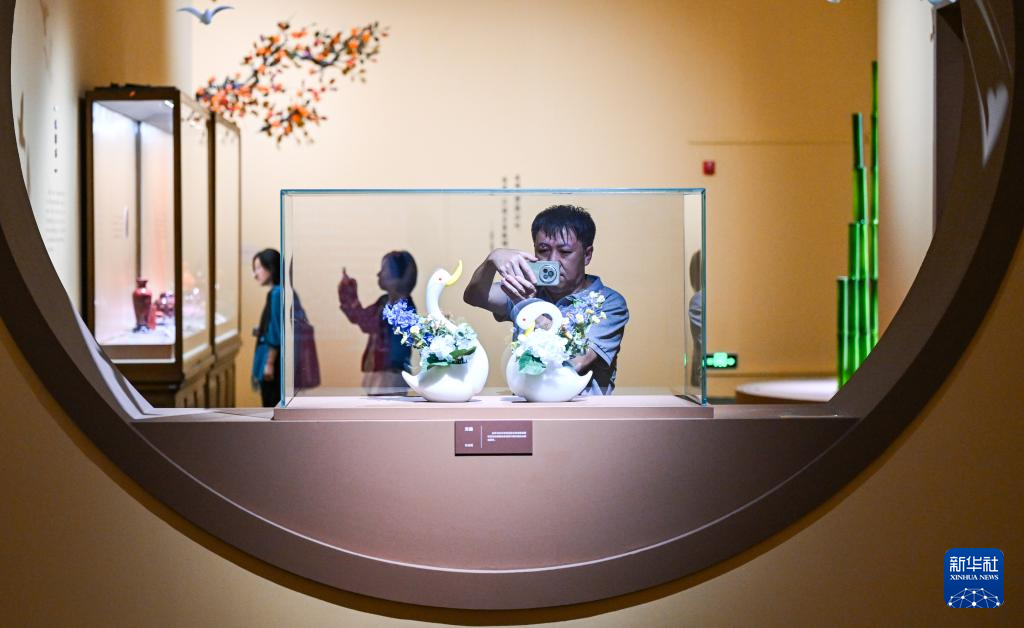 “琉光璃彩——淄博琉璃艺术展”在国博开展