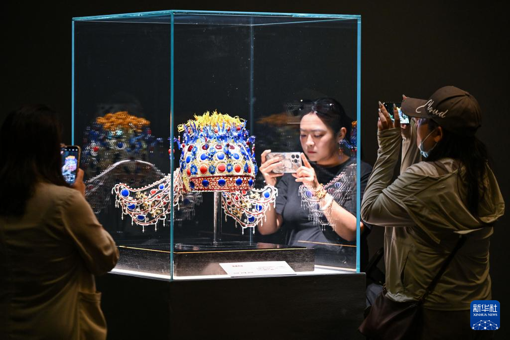 “琉光璃彩——淄博琉璃艺术展”在国博开展