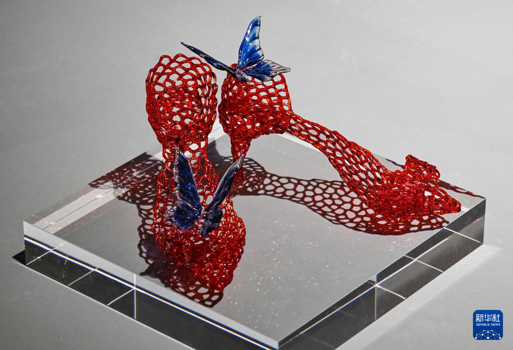 “琉光璃彩——淄博琉璃艺术展”在国博开展